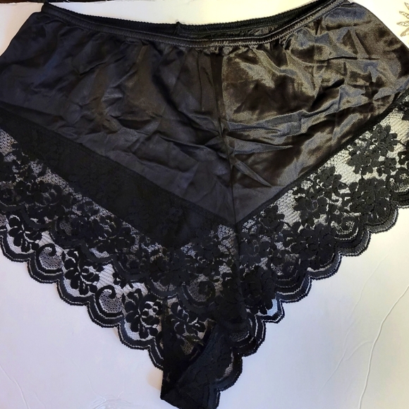 Maidenform Other - Vtg Maidenform Chantilly black lace panties